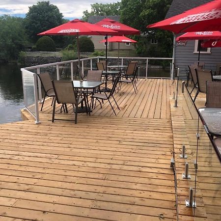 The Bobcaygeon Inn Bagian luar foto