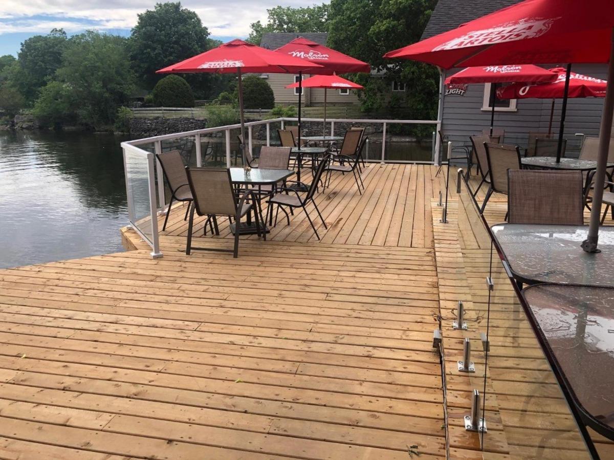 The Bobcaygeon Inn Bagian luar foto
