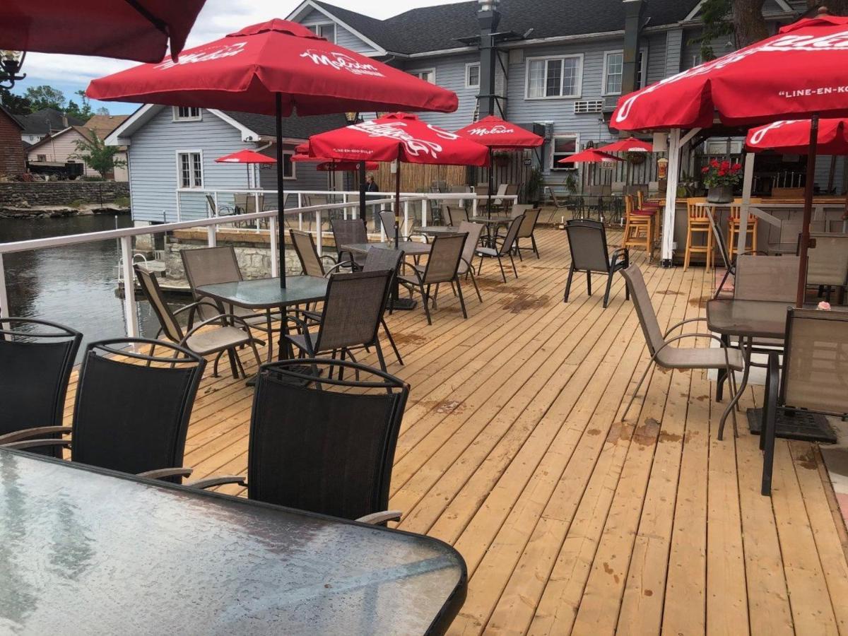 The Bobcaygeon Inn Bagian luar foto