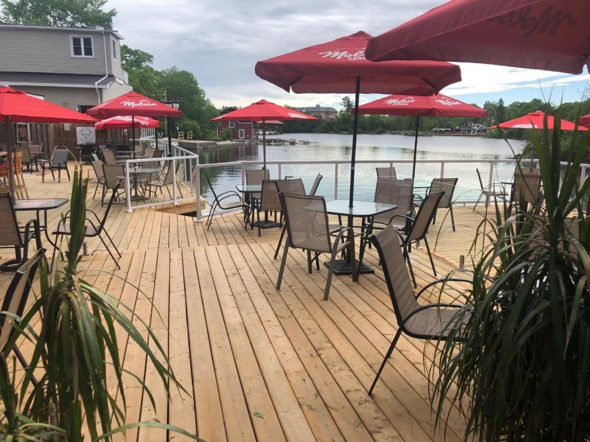 The Bobcaygeon Inn Bagian luar foto