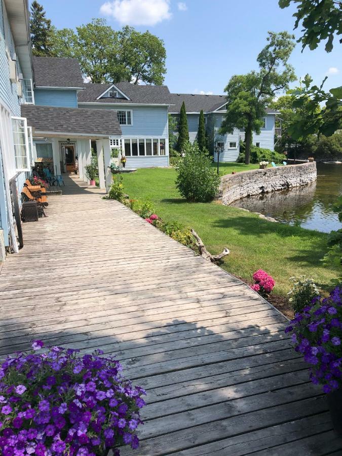 The Bobcaygeon Inn Bagian luar foto