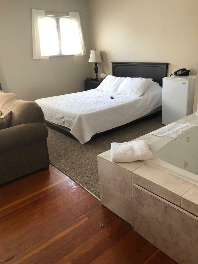 The Bobcaygeon Inn Bagian luar foto