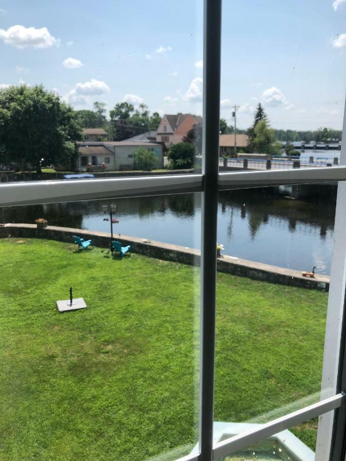 The Bobcaygeon Inn Bagian luar foto