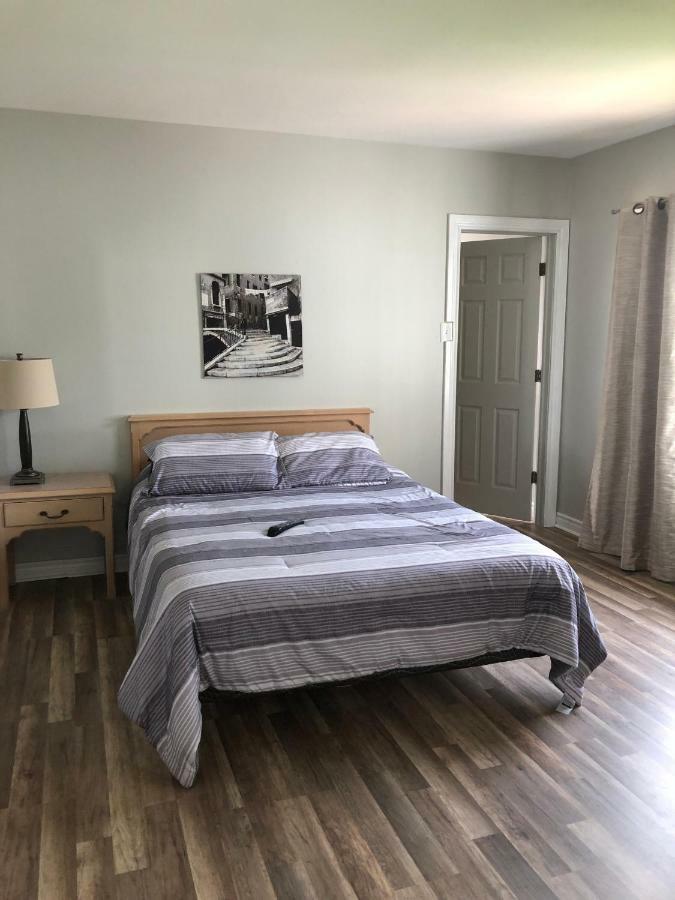 The Bobcaygeon Inn Bagian luar foto