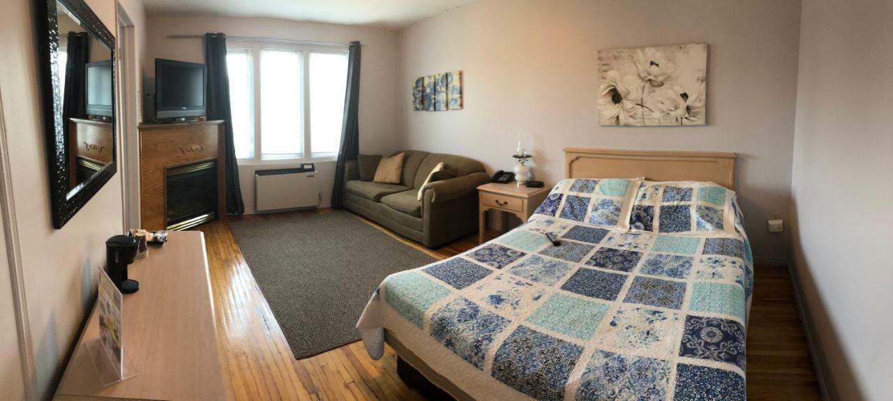 The Bobcaygeon Inn Bagian luar foto