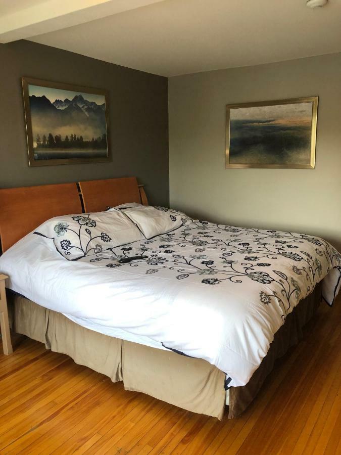 The Bobcaygeon Inn Bagian luar foto